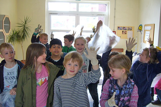 Frühjahrsputz rund um die Schule