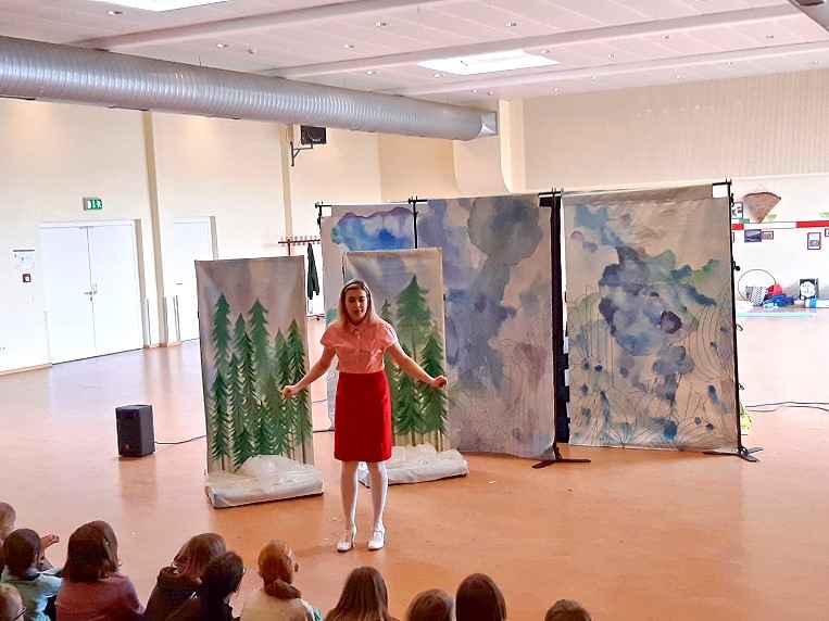 White Horse Theatre zu Gast an der Hundertwassergrundschule Leeste