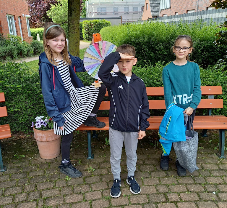 Bewegung verbindet Generationen – Kinder der 3b im Seniorenheim Lerchenhof
